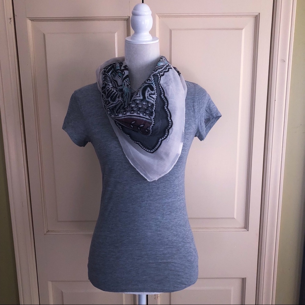 | H&M | Cream Scarf - Picture 2 of 4